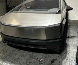 TESLA CYBERTRUCK