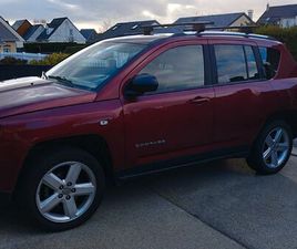JEEP COULEUR ROUGE BORDEAUX TRÈS BON ÉTAT