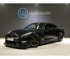NISSAN GT-R R35 COUPE *ARMYTRIX LÄPPÄ-PUTKISTO / BOSE / VAKKARI / P.KAMERA / RECARO ISTUIMET / KNIGHT RACER HIILIKUITUSARJA / BT*