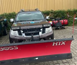 NISSAN NAVARA 4X4 WINTERDIENST MIT SCHNEE SCHILD UND STREUSALZ