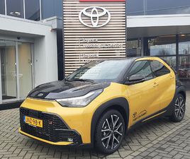 TOYOTA AYGO X HYBRID 115 GR SPORT NIEUW DIRECT LEVERBAAR JBL-AUDIO STOELVERW KEYLESS PARK-SENSOREN LM-VELGEN AD-CRUISE DRAADLOOS-LADEN BI-TONE