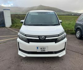 TOYOTA VOXY 2014 2 LT PETROL 8 SEATS