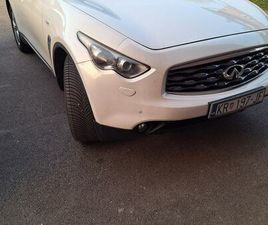 INFINITI FX30 30D, 2011 GOD.