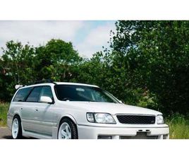 1998 NISSAN STAGEA BLANC MANUEL, 5 VITESSES CONDUITE À DR...