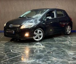 TOYOTA AURIS MC HSD 136H EXECUTIVE