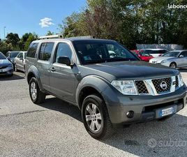 NISSAN PATHFINDER 2.5 DCI 174 XE - HISTORIQUE COMPLET - BVM - CLIM - 4X4 - 7 PLACES - RÉGULATEUR - 199000KM