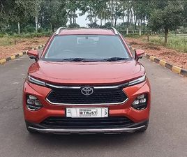 TOYOTA URBAN CRUISER