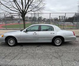 LINCOLN TOWN CAR 2000 LINCOLN TOWN CAR SIGNATURE SERIES 4D - VERY GOOD CONDITION