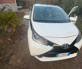 TOYOTA PORTE TOYOTA AYGO