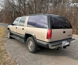 CHEVROLET SUBURBAN 2500 4X4