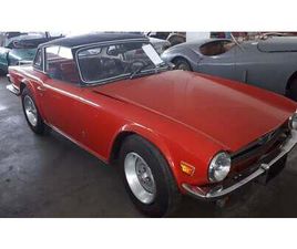 TRIUMPH TR6 1975 TRIUMPH TR6 ROUGE MANUEL, 4 VITESSES CONDUITE À GAUC...