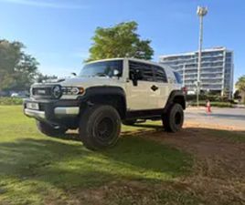 TOYOTA FJ CRUISER