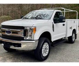 2017 FORD F-250 SUPER DUTY REGULAR CAB W/ 8' READING UTILITY 4X4