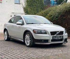 VOLVO C30 T5 VOLVO C30 2.5 T5 MOMENTUM CONTRAST EDITION