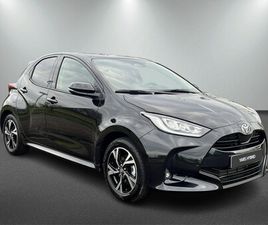 TOYOTA YARIS 1.5 HYBRID BLACK EDITION | STOEL EN STUUR VERWARMING.