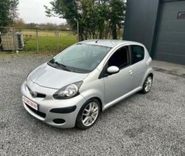 TOYOTA AYGO ② TOYOTA AYGO 1.0 ESSENCE AIRCO 2010 115000KM 5PORTES — TOYOTA — 2EMEMAIN