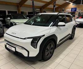 EXCLUSIVE. S.R. SKINN, NAVI, RKAMERA, NORSK BIL++