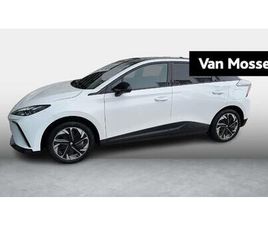 MG MG4 - LONG RANGE LUXURY 64 KWH | WLTP 435 KM | NAVIGATIE | STOEL + STUUR VERWARMING | ACC | ECC