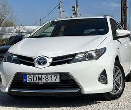 TOYOTA AURIS TOURING SPORTS TOYOTA AURIS TOURING SPORTS 1.8 HSD ACTIVE (AUTOMATA) OLCSÓN FENTARTHATÓ CSALÁDI KOMBI! 1 ÉV MŰSZAKI GARANCIÁVAL!
