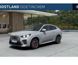 BMW IX2 BMW IX2 EDRIVE20 HIGH EXECUTIVE M SPORT / PANORAMADAK / TREK — BMW — MARKTPLAATS