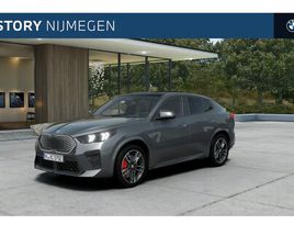 BMW IX2 - EDRIVE20 HIGH EXECUTIVE M SPORT / PANORAMADAK / TREKHAAK / SPORTSTOELEN / ADAPTIEVE LED /