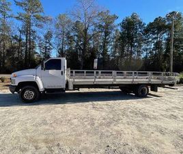 GMC W SERIES 2005 GMC FLATBED TRUCK – V8 GAS – 26K GVWR – RUNS GOOD