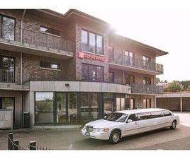 LINCOLN TOWN CAR LINCOLN TOWN CAR STRETCHLIMOUSINE