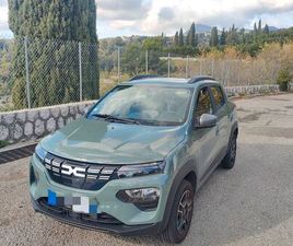 DACIA SPRING 2023 – FULL OPTIONS – 19 500 KM – EXCELLENT ÉTAT – SUPER CHARGEUR COMPATIBLE ◊ – COULEUR KAKI LICHEN