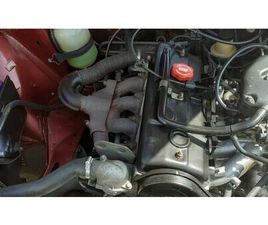 1986 RENAULT 25 ROUGE FONCÉ MANUEL, 5 VITESSES CONDUITE À...