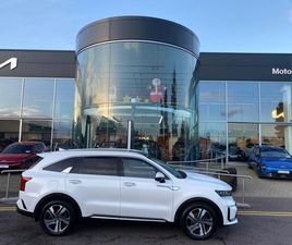 PHEV K4 AUTO 7 SEATER *ONLY 45, 000KMS *SPECTACULAR CONDITION*TOP SPEC, GLASS ROOF, REVERSING CAMERA, SELECTABLE DRIVE MODE, BLUETOOTH, MEDIA CONNE