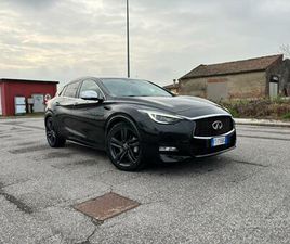 INFINITI Q30 SCHERMO