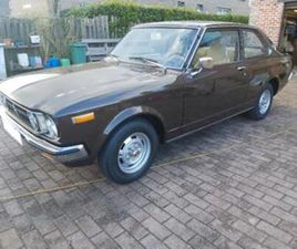 TOYOTA CARINA ② TOYOTA CARINA 1600 DELUXE AUTOMATIC — OLDTIMERS & ANCÊTRES — 2EMEMAIN