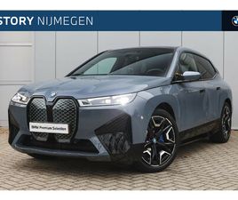 BMW IX XDRIVE 40 BMW IX XDRIVE40 HIGH EXECUTIVE / SPORTPAKKET / PANORAMADAK SKY LOUNGE / TREKHAAK / LASERLIGHT / MULTIFUNCTIONELE STOELEN / PARKING ASSISTANT PLUS / COMFORT ACCE