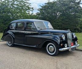 AUSTIN PRINCESS MIT MILITÄRHINTERGRUND