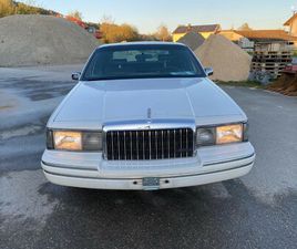 LINCOLN TOWN CAR