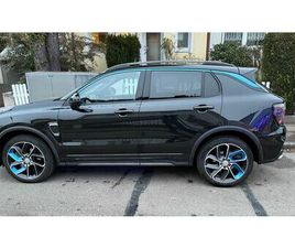LYNK & CO 01 / EZ 05/2023 /29.424KM / SCHWARZ MIT BLAUEN AKZENTEN