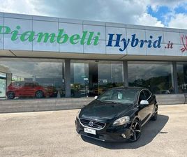 VOLVO V40 D2 VOLVO V40 D2 1.6 POWERSHIFT SUMMUM NEOPATENTATI AUTOMATICA