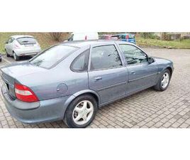 OPEL VECTRA BERLINA 4 PORTE 1.6