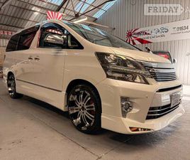 TOYOTA VELLFIRE 2013