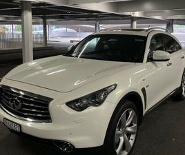 INFINITI QX70