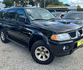 MITSUBISHI PAJERO MITSUBISHI PAJERO 4X4*KLIMAAUT.*TRITTBRETTER* TÜV NEU