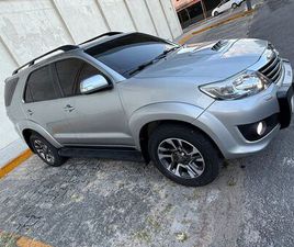 TOYOTA HILUX DOUBLE CABINE TOYOTA HILUX SW4 SRV D4-D 4X4 3.0 TDI DIES. AUT 2015