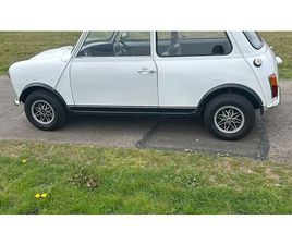 AUSTIN MINI 1972 AUSTIN MINI BLANC MANUEL, 4 VITESSES CONDUITE À DROI...