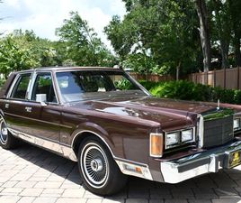 1989 LINCOLN TOWN CAR SIGNATURE SERIES 8,713 MILES BEAUTIFUL EXAMPLE