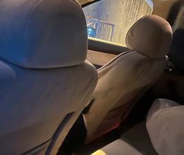 UN VOITURE À VENDRE