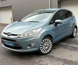 ② FORD FIËSTA TITANIUM 1.25I BENZINE 2009 AIRCO GPS — FORD — 2EMEMAIN