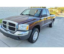 DODGE DAKOTA 2005 DODGE DAKOTA SLT - V8 - 4WD - 94K MILES - SERVICED!