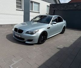 BMW M5 E60 V10 CIC LEDER ALCANTARA SOFTCLO...