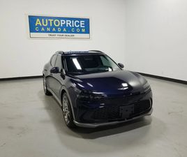 PERFORMANCE W/NAVY INTERIOR AWD