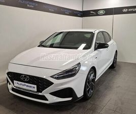 HYUNDAI I30 FASTBACK 1.5 T-GDI PREMIUM N LINE MHEV DCT / IGAZI RITKASÁG / BŐR-ALCANTARA SPORTÜLÉSEK / DIGITÁLIS MŰSZERFAL / F1 VÁLTÓ